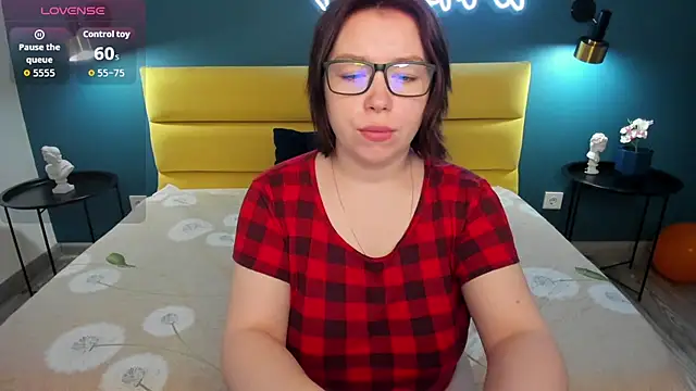 Emily Amorre online show from 15, 7, 2026