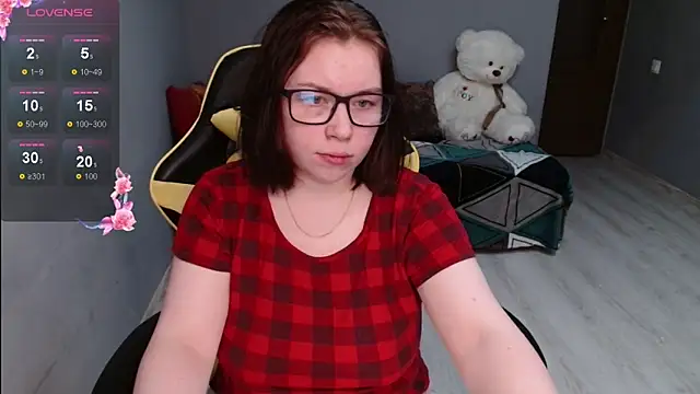 Snapshot of Emily_Amorre chatting on 10, 11, 2025 Emily Amorre online show from 10, 11, 2025