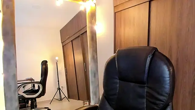 alikahouston4 online show from 28, 2, 2025