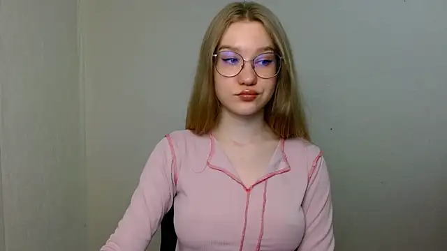 Snapshot of cindi_hot chatting on 17, 6, 2026 cindi hot online show from 17, 6, 2026
