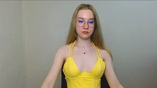 Snapshot of cindi_hot chatting on 18, 7, 2026 cindi hot online show from 18, 7, 2026