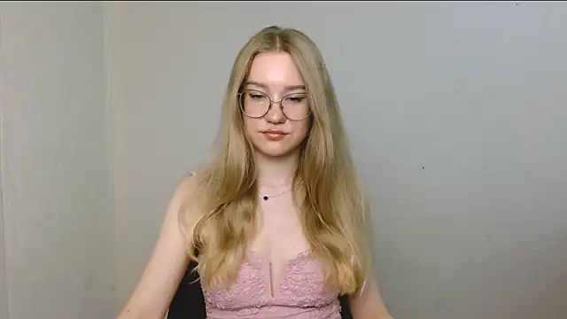 Snapshot of cindi_hot chatting on 11, 7, 2026 cindi hot online show from 11, 7, 2026