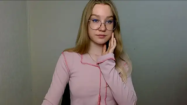 Snapshot of cindi_hot chatting on 19, 6, 2026 cindi hot online show from 19, 6, 2026
