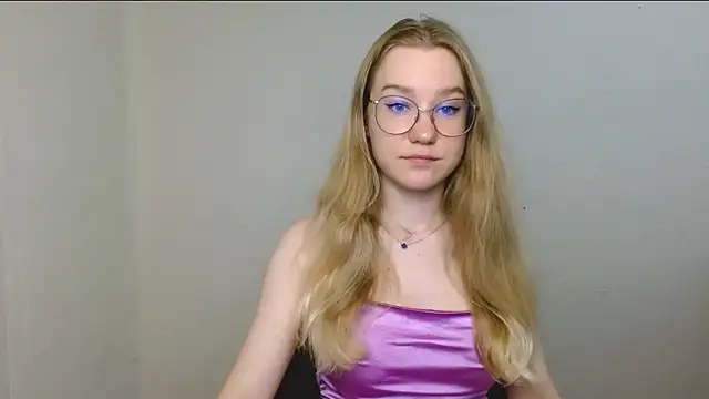 Snapshot of cindi_hot chatting on 8, 7, 2026 cindi hot online show from 8, 7, 2026