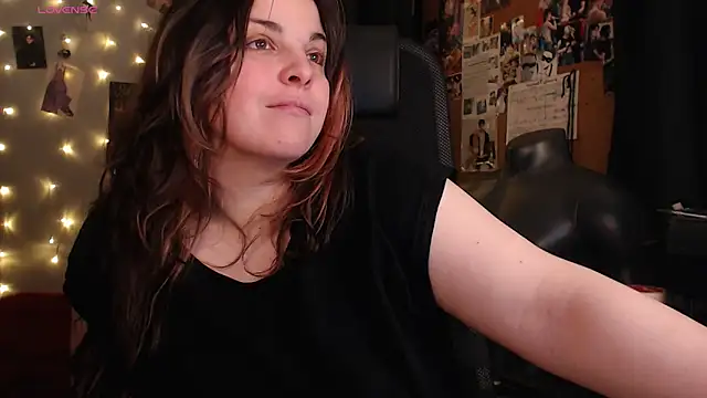 Snapshot of Saya_sweet chatting on 15, 10, 2025 Saya sweet online show from 15, 10, 2025