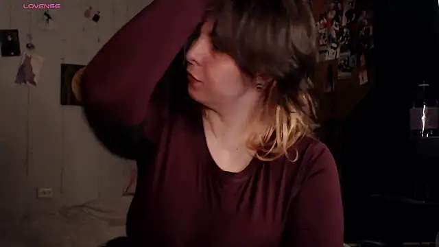 Snapshot of Saya_sweet chatting on 17, 12, 2025 Saya sweet online show from 17, 12, 2025