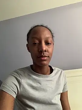 Bluesaphireee online show from 4, 3, 2025