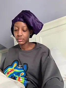 Bluesaphireee online show from 13, 3, 2025