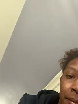 Bluesaphireee online show from 17, 3, 2025