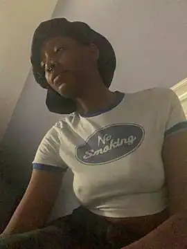 Bluesaphireee online show from 17, 3, 2025