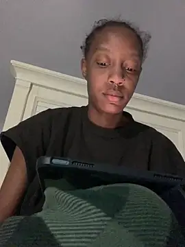 Bluesaphireee online show from 7, 3, 2025