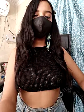 Snapshot of Parinaaz18 chatting on 21, 4, 2026 Parinaaz18 online show from 21, 4, 2026