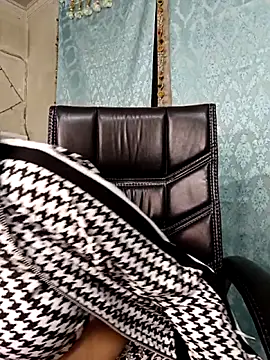 Parinaaz18 online show from 10, 11, 2025