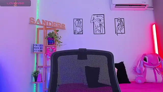 EmillySanders online show from 28, 4, 2026