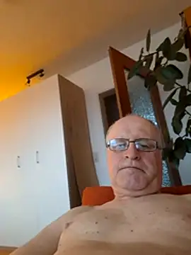 Snapshot of Milkasahne64 chatting on 6, 2, 2026 Milkasahne64 online show from 6, 2, 2026