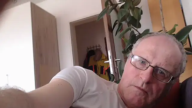 Milkasahne64 online show from 8, 10, 2025