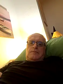 Snapshot of Milkasahne64 chatting on 20, 12, 2025 Milkasahne64 online show from 20, 12, 2025