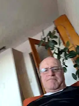 Snapshot of Milkasahne64 chatting on 9, 2, 2026 Milkasahne64 online show from 9, 2, 2026