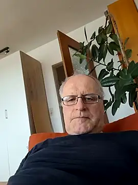 Milkasahne64 online show from 4, 6, 2026