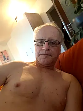 Milkasahne64 online show from 3, 10, 2025