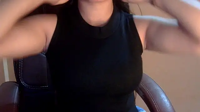 Hotty Bitch online show from 2, 4, 2026