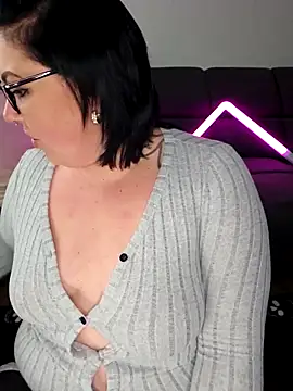 -BonnieBlack- online show from 4, 11, 2025