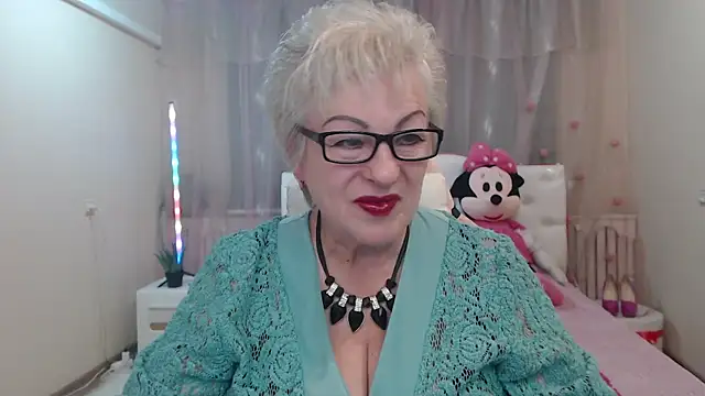 KayleSmoll online show from 10, 9, 2025