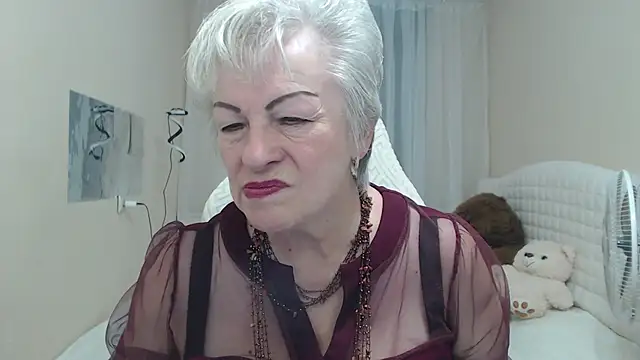 KayleSmoll online show from 9, 9, 2025