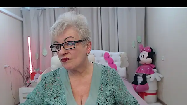 KayleSmoll online show from 15, 4, 2026