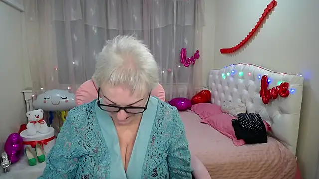 KayleSmoll online show from 26, 2, 2025