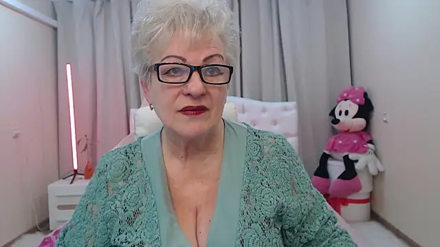Snapshot of KayleSmoll chatting on 1, 5, 2026 KayleSmoll online show from 1, 5, 2026