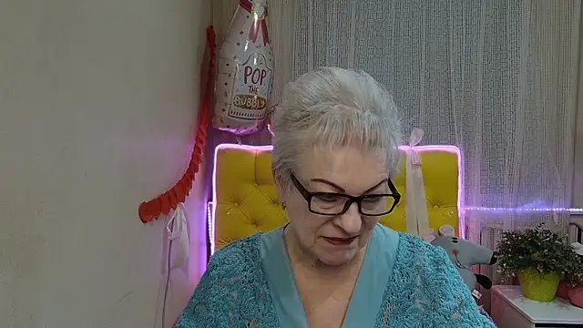 KayleSmoll online show from 22, 3, 2025