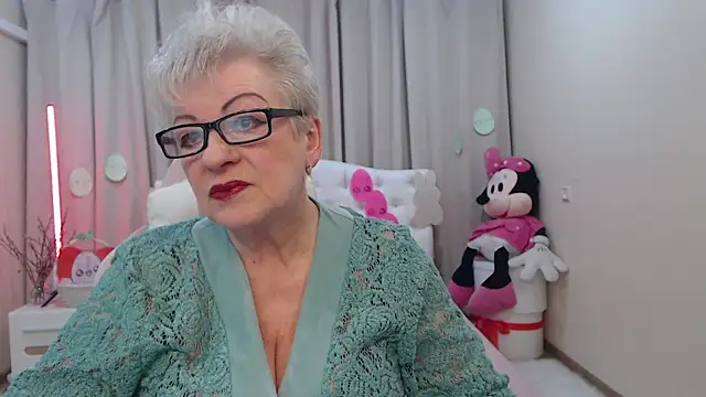 KayleSmoll online show from 10, 4, 2026