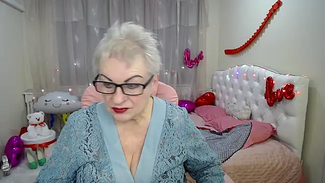 KayleSmoll online show from 27, 2, 2025