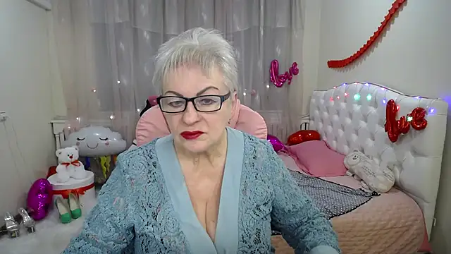 KayleSmoll online show from 5, 3, 2025