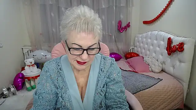 KayleSmoll online show from 9, 3, 2025