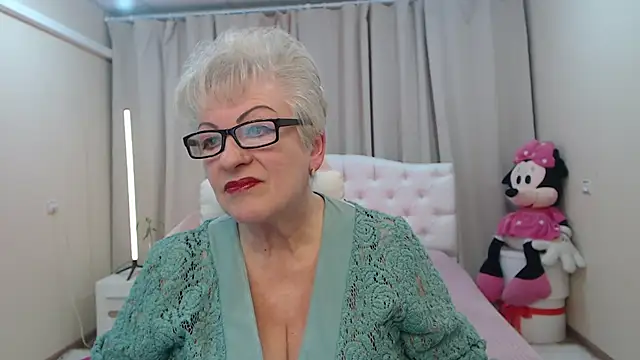 Snapshot of KayleSmoll chatting on 5, 5, 2026 KayleSmoll online show from 5, 5, 2026