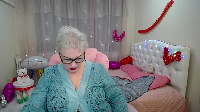 KayleSmoll online show from 27, 2, 2025