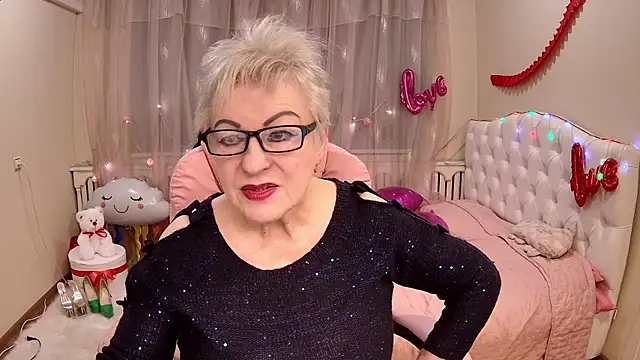 KayleSmoll online show from 18, 3, 2025