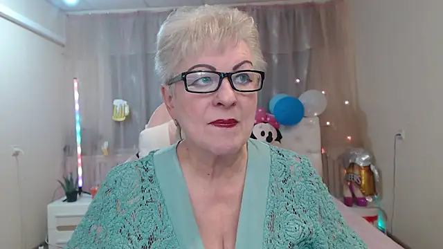 KayleSmoll online show from 4, 10, 2025