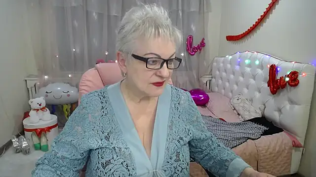 KayleSmoll online show from 14, 3, 2025