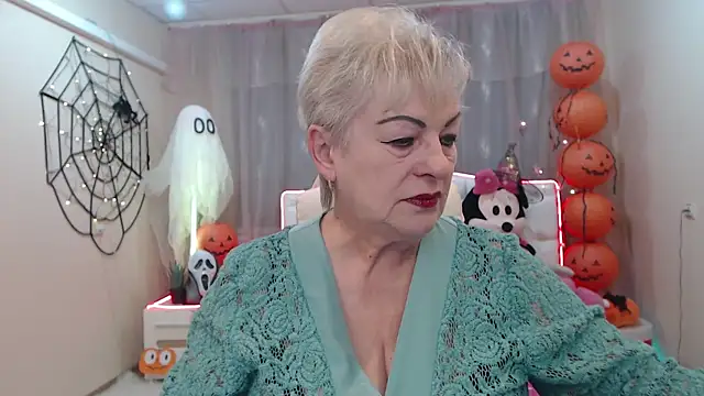 KayleSmoll online show from 11, 10, 2025