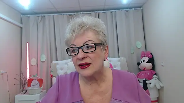 KayleSmoll online show from 7, 4, 2026