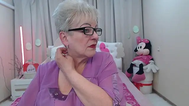 KayleSmoll online show from 8, 4, 2026