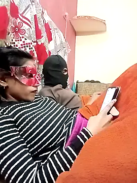 Very-Hot-Couple online show from 5, 2, 2025