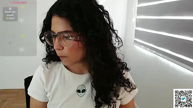 cinnamon rosa online show from 8, 10, 2025