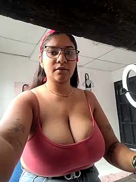 Sofythom1 online show from 5, 3, 2025