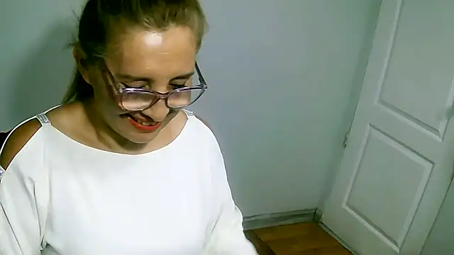 leona- online show from 21, 12, 2025