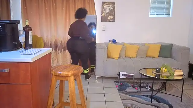 GiantBootyMilf online show from 4, 11, 2025