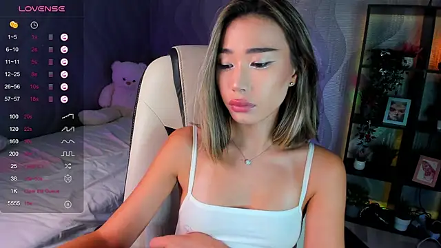 Snapshot of sensualily chatting on 5, 7, 2026 sensualily online show from 5, 7, 2026